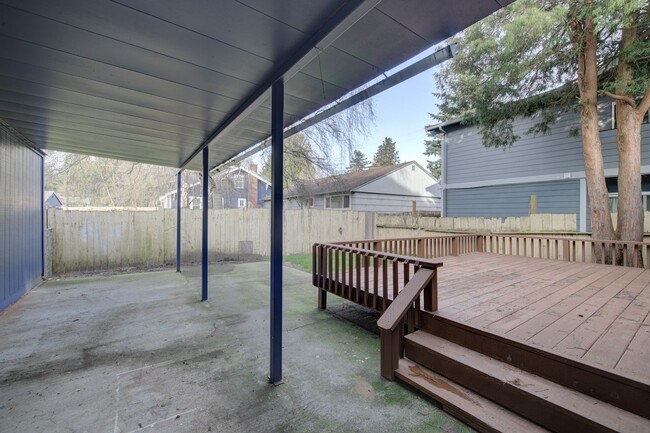 Building Photo - Fully remodeled & conveniently located