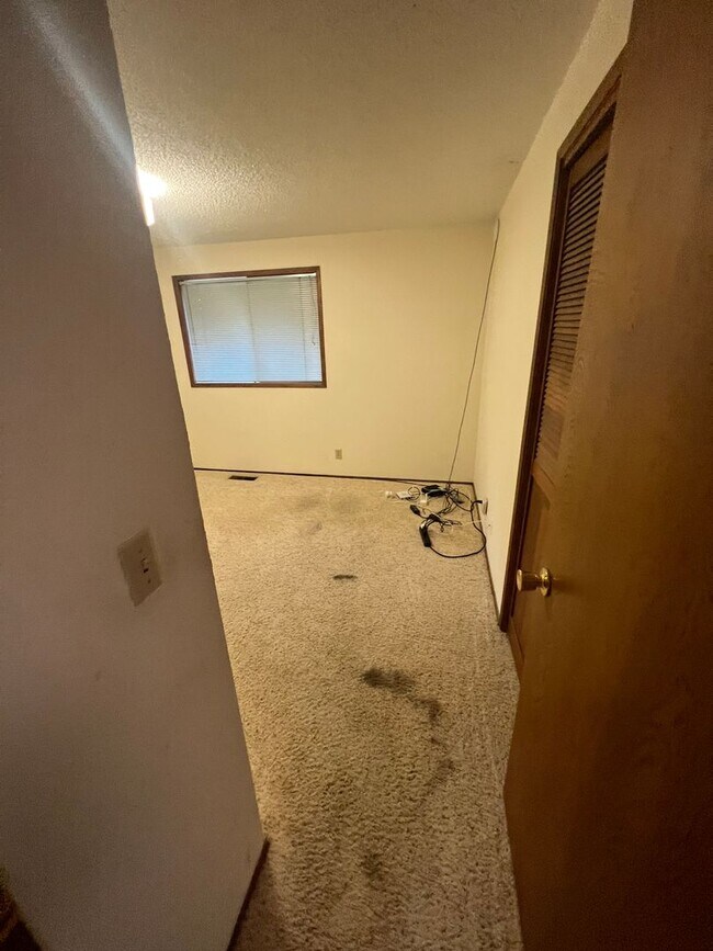 Building Photo - 250 NW Sunrise Dr