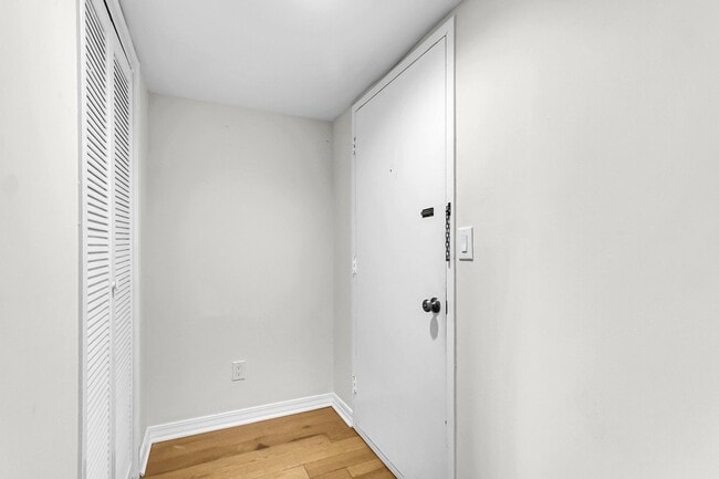 Building Photo - Downtown Charleston Living with Stunning Views