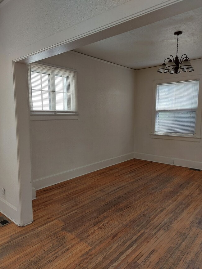 Building Photo - 715 16th St