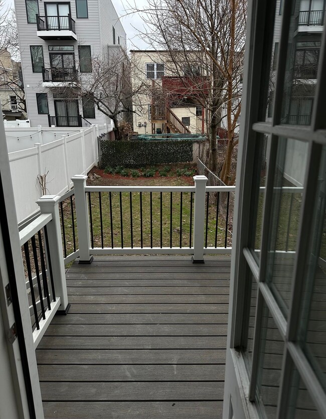 Building Photo - 202 Bowers St