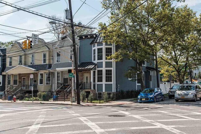 Building Photo - 671 Palisade Ave