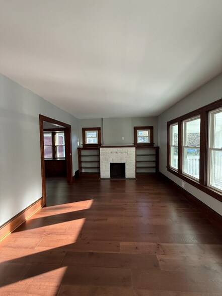 Building Photo - 825 Avon St