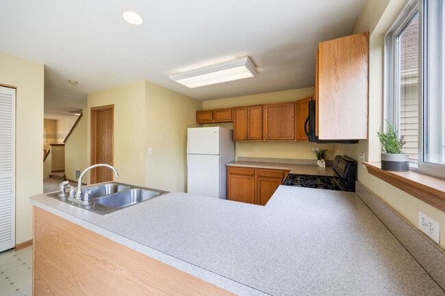 Building Photo - 923 Emerald Dr