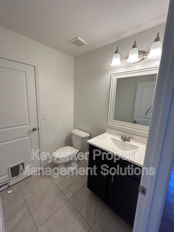 Building Photo - 205 15th St