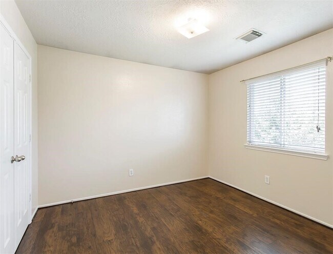 Building Photo - 11015 Shumard Oak Ct