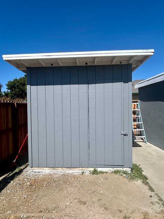 Building Photo - 710 Grove Way