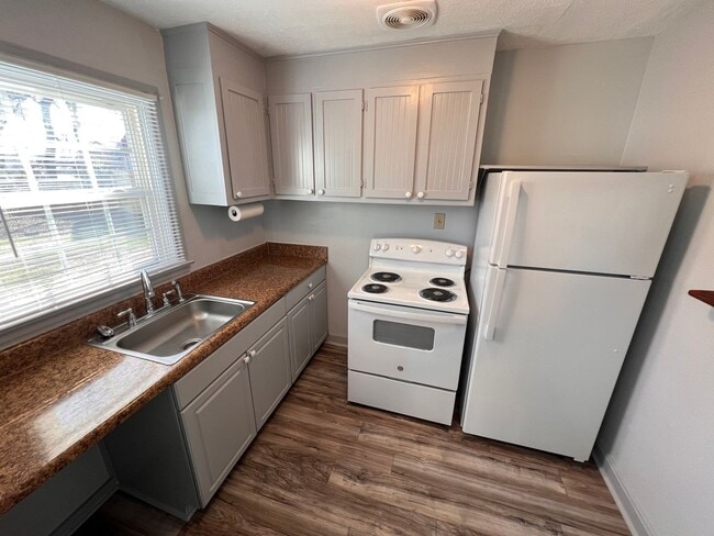 Building Photo - 109 Sharyn Ln
