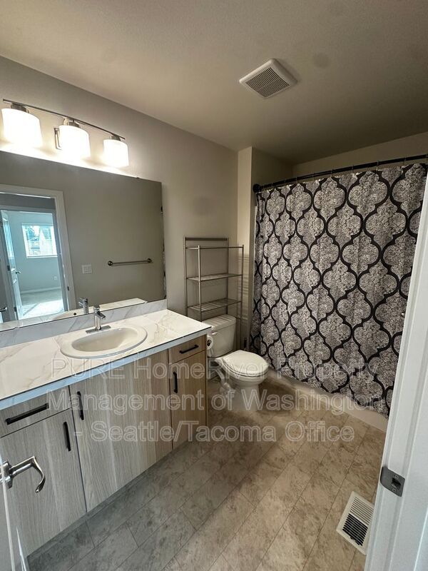 Building Photo - 18201 35th Ave Ct E