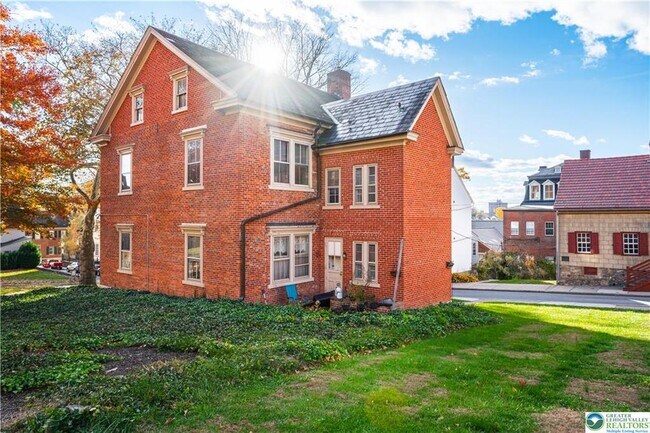 Building Photo - 426 Heckewelder Pl