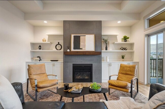 Building Photo - Luxury New Construction Five Bedroom Three...