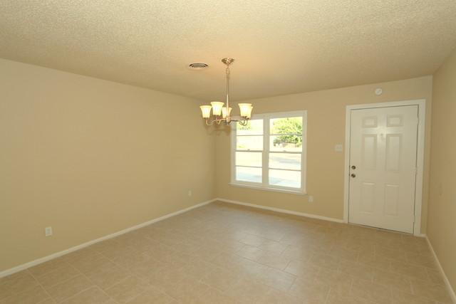 Building Photo - Half off First Full Month's Rent! /Fantastic Updated Home