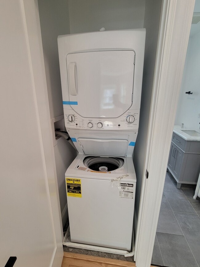 Building Photo - 6418 N Richmond St