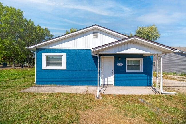 Building Photo - Updated 3 Bedroom Home for Rent! Large Yar...