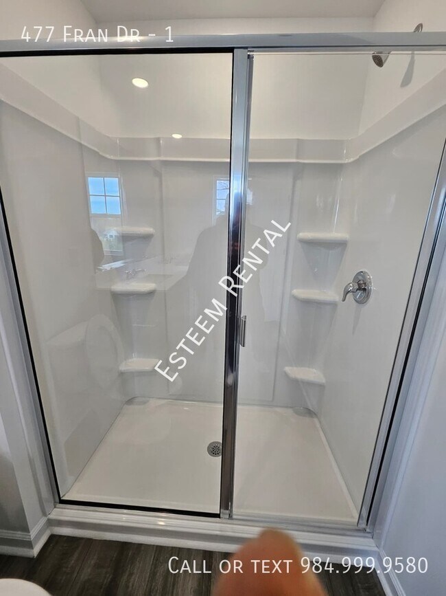 Building Photo - 477 Fran Dr