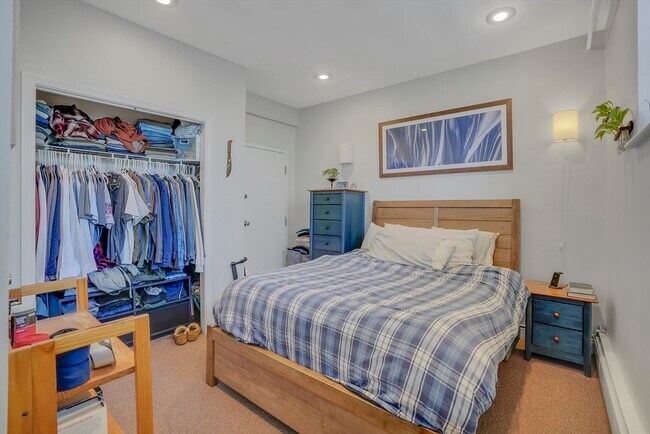 Building Photo - 344 Harvard St