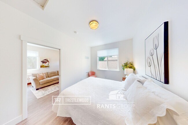 Building Photo - Fully Furnished, Modern 1 Bed Corporate un...