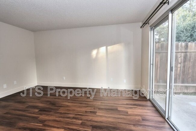 Building Photo - 8128 Sunrise E Way