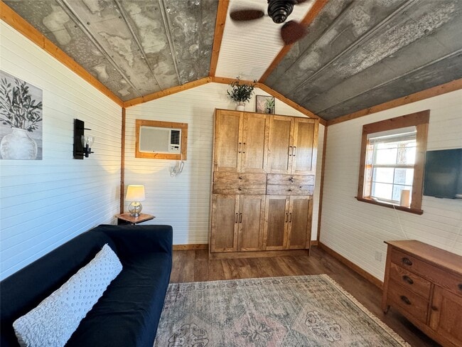 Building Photo - 6055 Trackside Rd