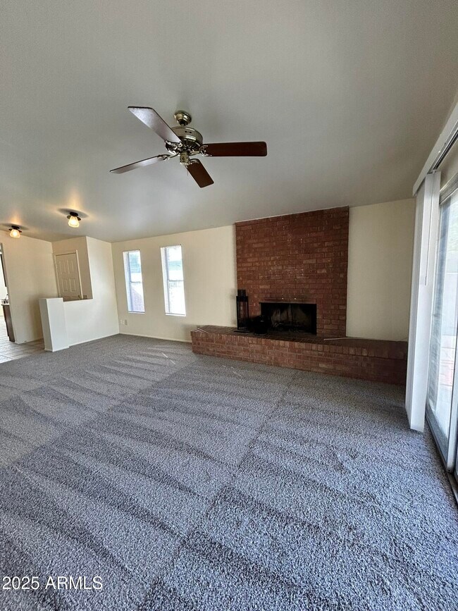 Building Photo - 2120 N Yucca Ct