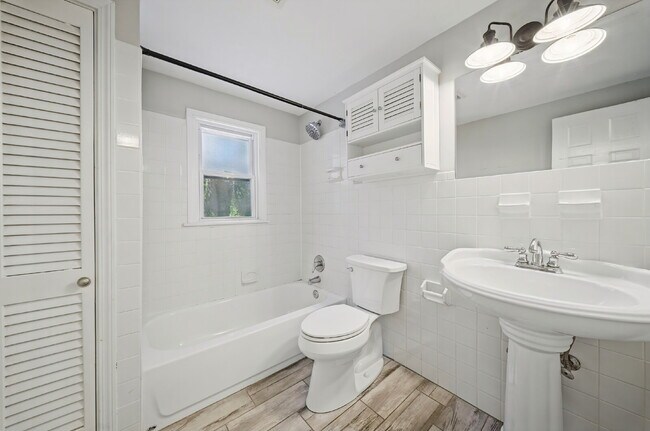 Building Photo - 4 Bedroom 2 Bathroom with large fenced in yard for Pets