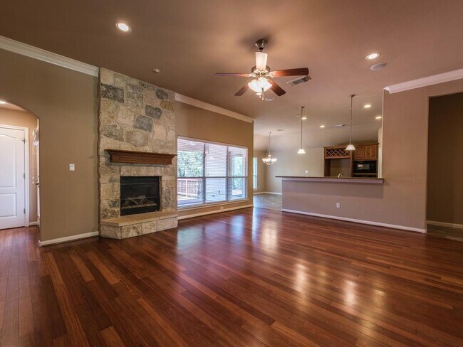 Building Photo - 1007 Savanna Ln