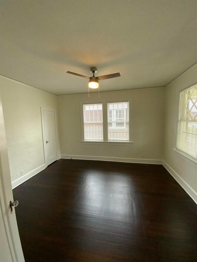 Building Photo - 920 N Auburndale St