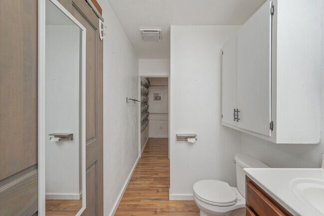 Building Photo - 271 Bracewell St