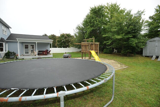 Building Photo - 2788 Pinewood Dr