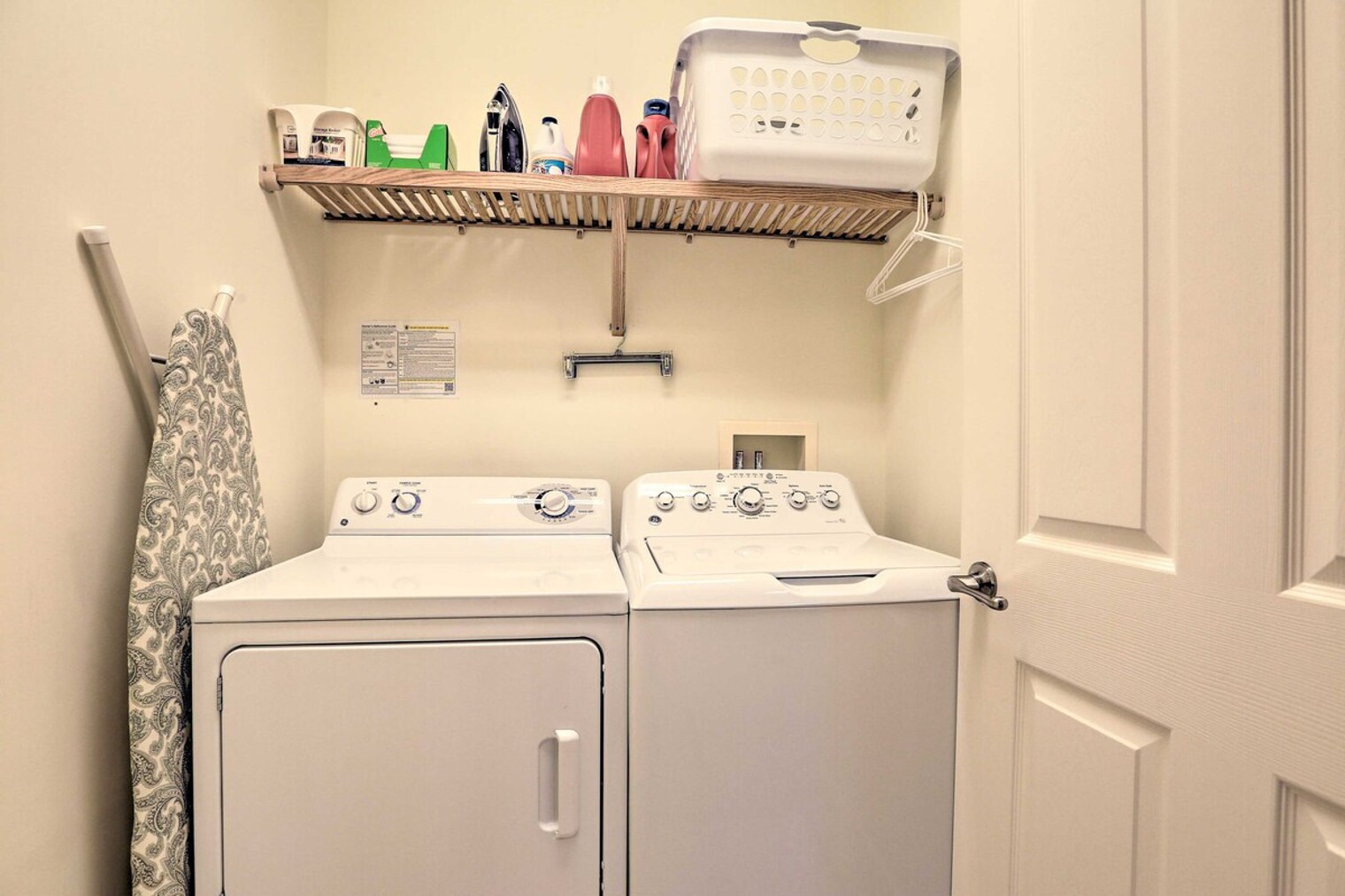 Building Photo - 9159 Delano St