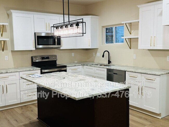 Building Photo - 136 Greentree Dr