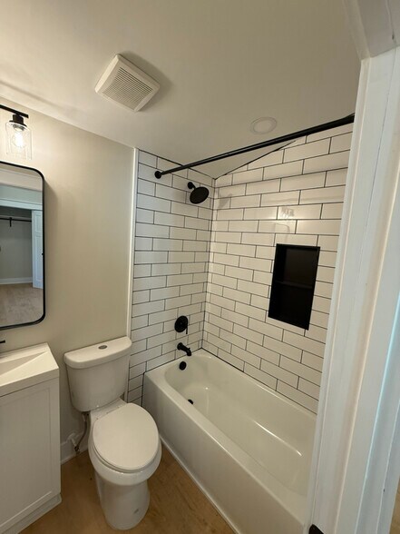 Building Photo - 409 W 6th Ave