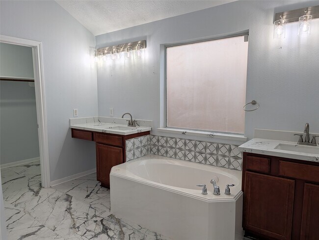 Building Photo - 13231 Babbitt St