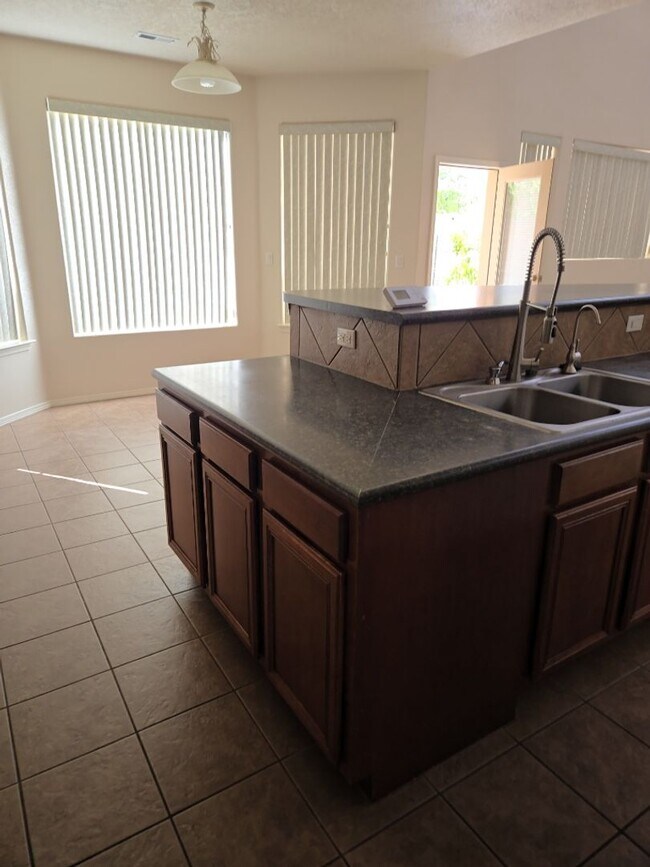 Building Photo - 45 Willow Trace Ct