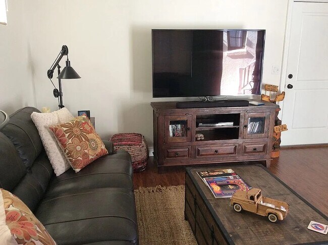 Building Photo - 304 Nevada Way