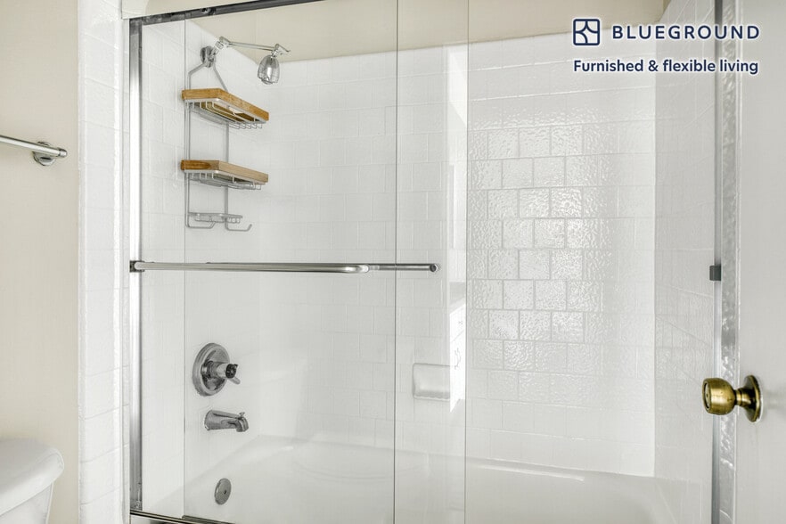 Building Photo - 467 S Arnaz Dr