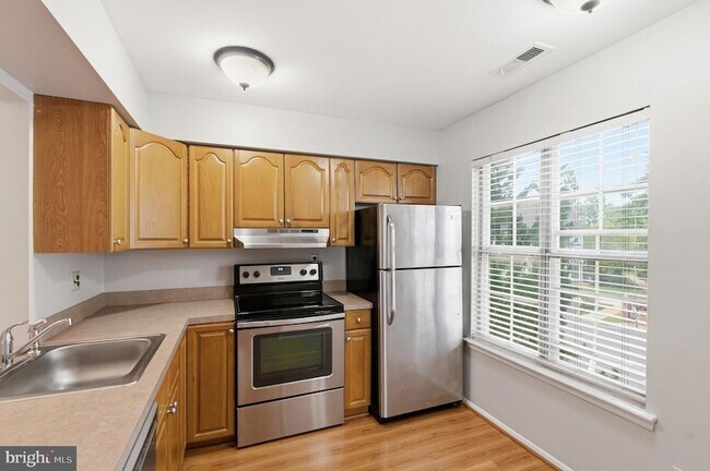 Building Photo - 321B Delancey Pl