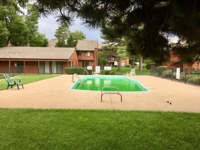 Building Photo - Beautiful Two-story, 3 Bed, 1.5 Bath Condo 1/2 Mile from CSU!