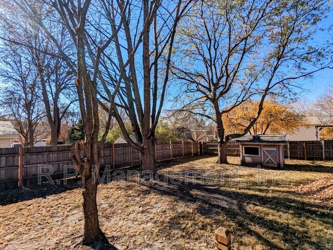 Building Photo - 9203 Ranchview Ln N