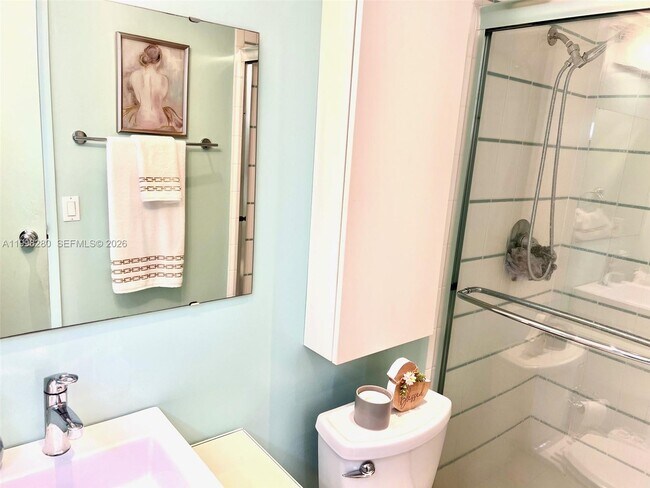 Building Photo - 2841 Somerset Dr