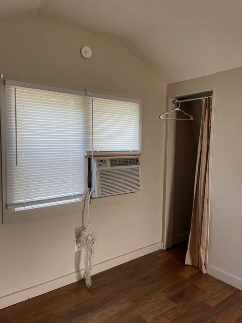 Building Photo - 736 Echles St