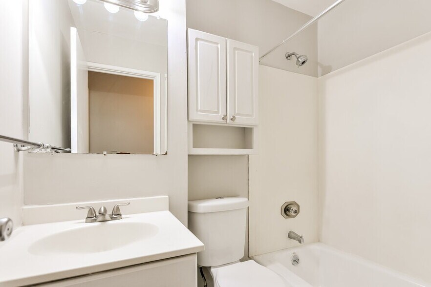 Building Photo - 13 Cricket Ct