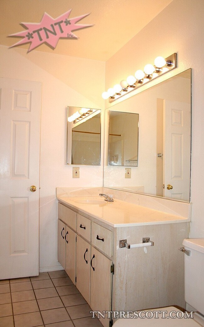 Building Photo - 1534