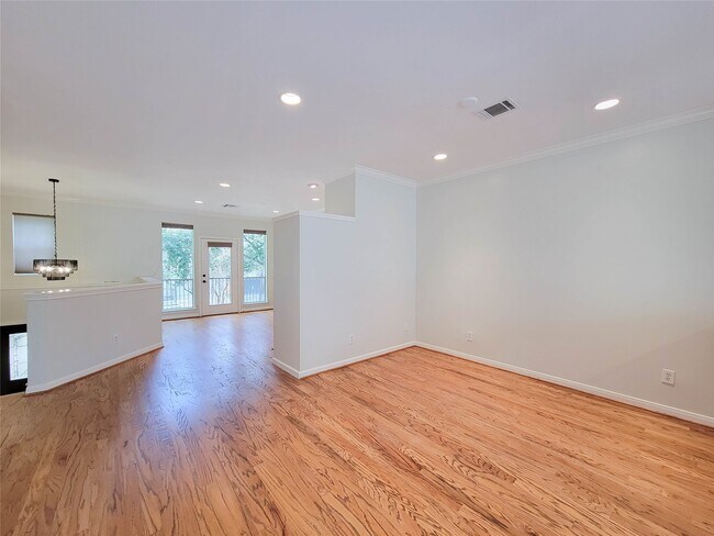 Building Photo - 3010 La Branch St