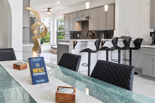 Building Photo - 17125 35th Pl N