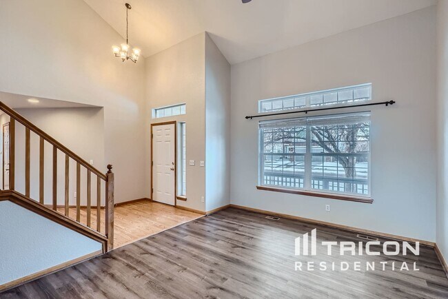 Building Photo - 5140 S Meadow Lark Dr