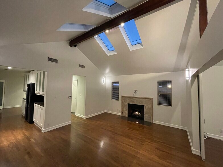 Building Photo - 728 Westbourne Dr