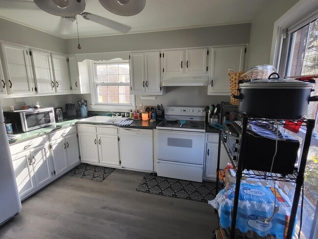 Building Photo - 114 King George Ct