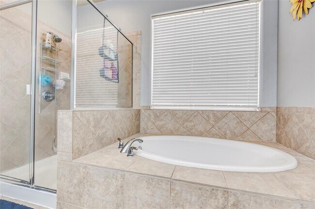 Building Photo - 2500 Charolais Ct