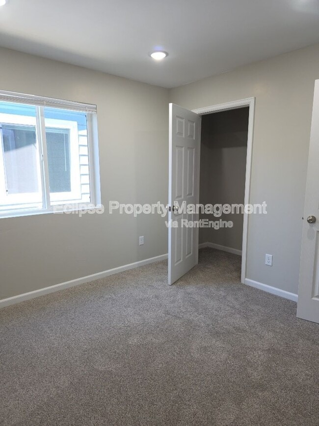 Building Photo - 2839 Elm Ave